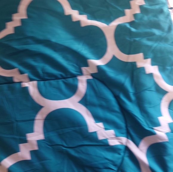 Amazon Basics Twin Bedding Set, turquoise - Picture 3 of 6